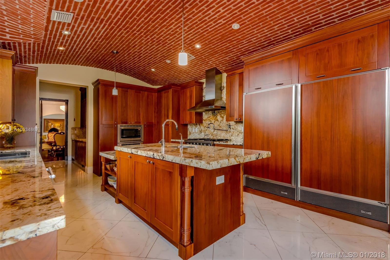 GOLDEN BEACH SEC D - Residential