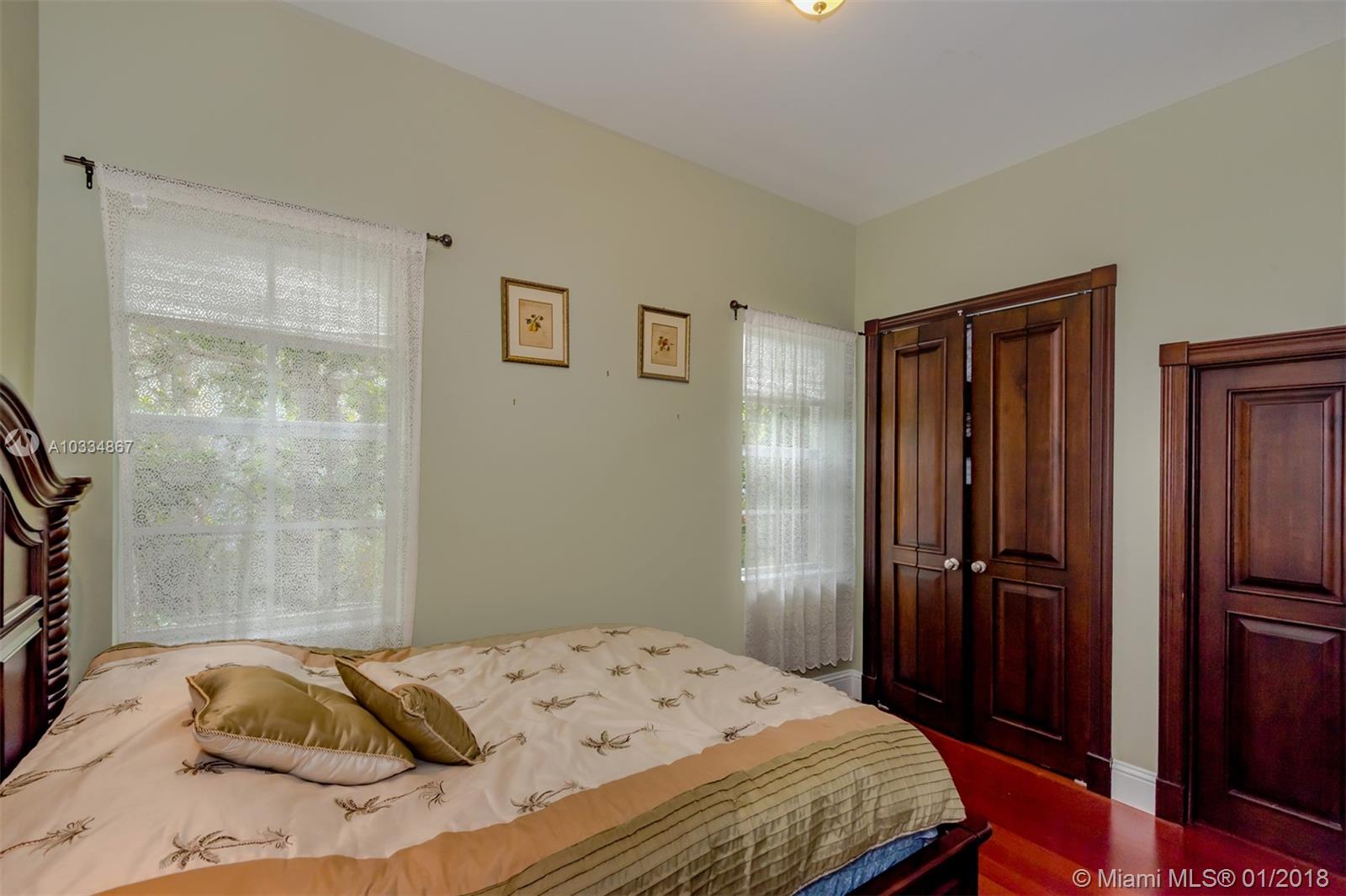 GOLDEN BEACH SEC D - Residential