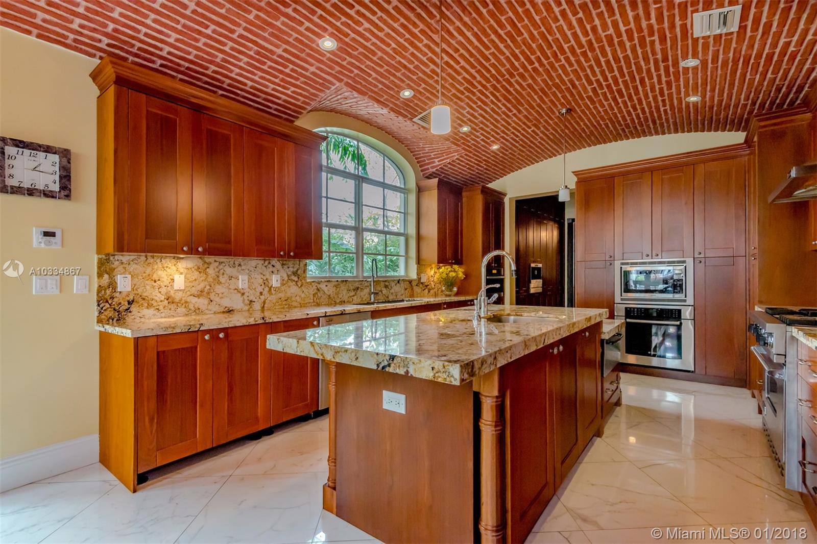 GOLDEN BEACH SEC D - Residential