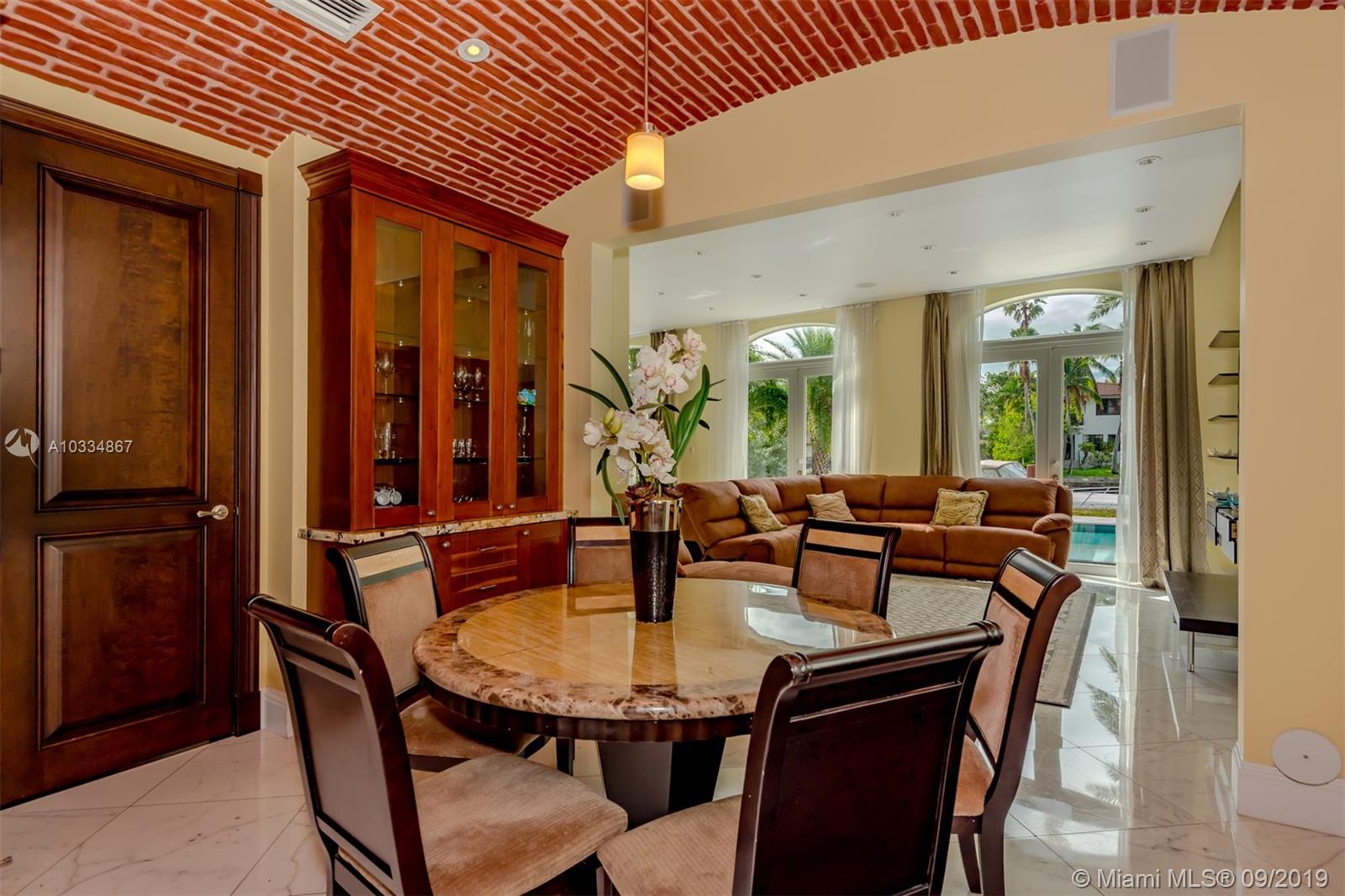 GOLDEN BEACH SEC D - Residential