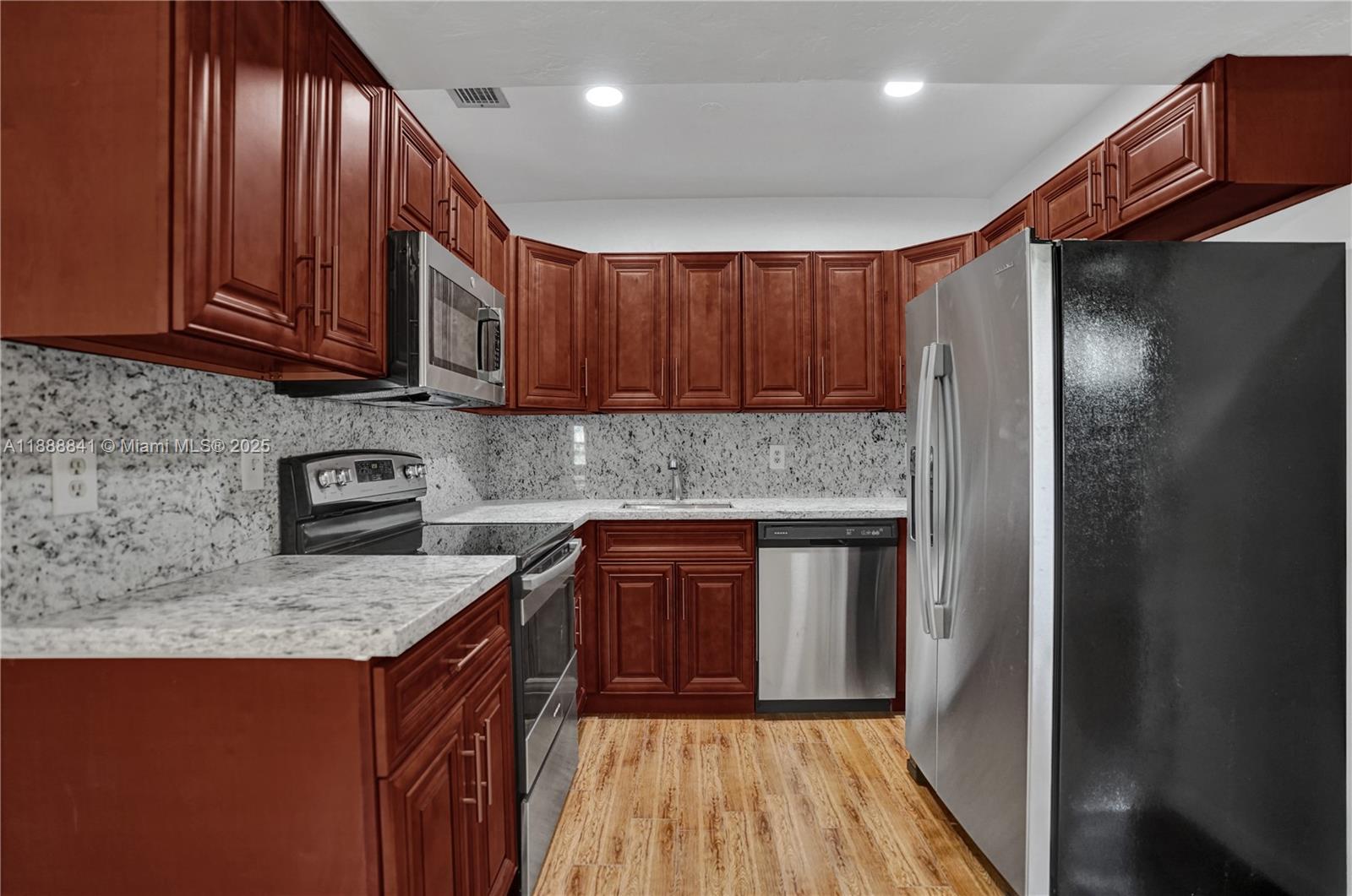 FLEETWOOD MANOR 1ST ADD - Residential Lease