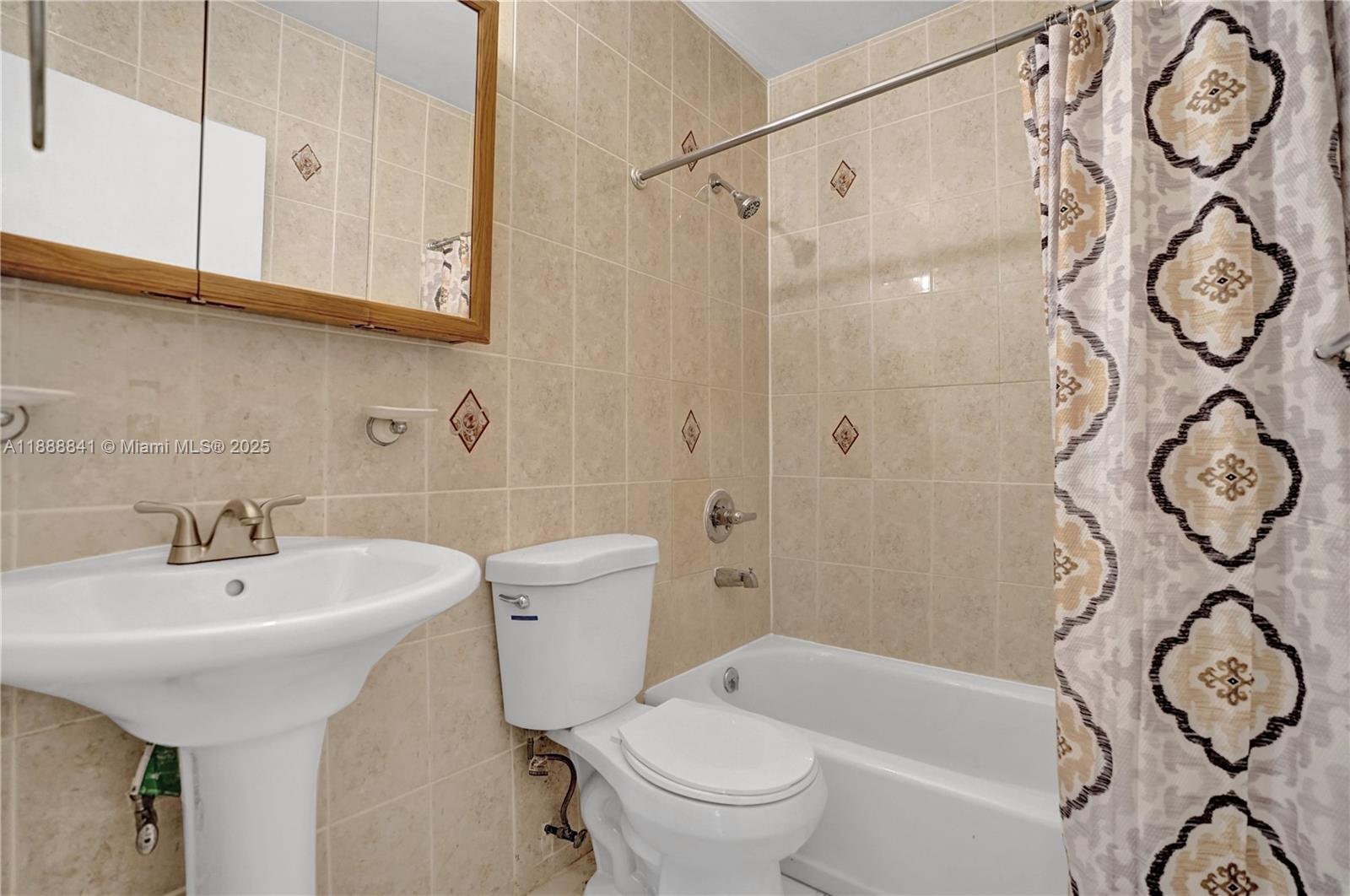 FLEETWOOD MANOR 1ST ADD - Residential Lease