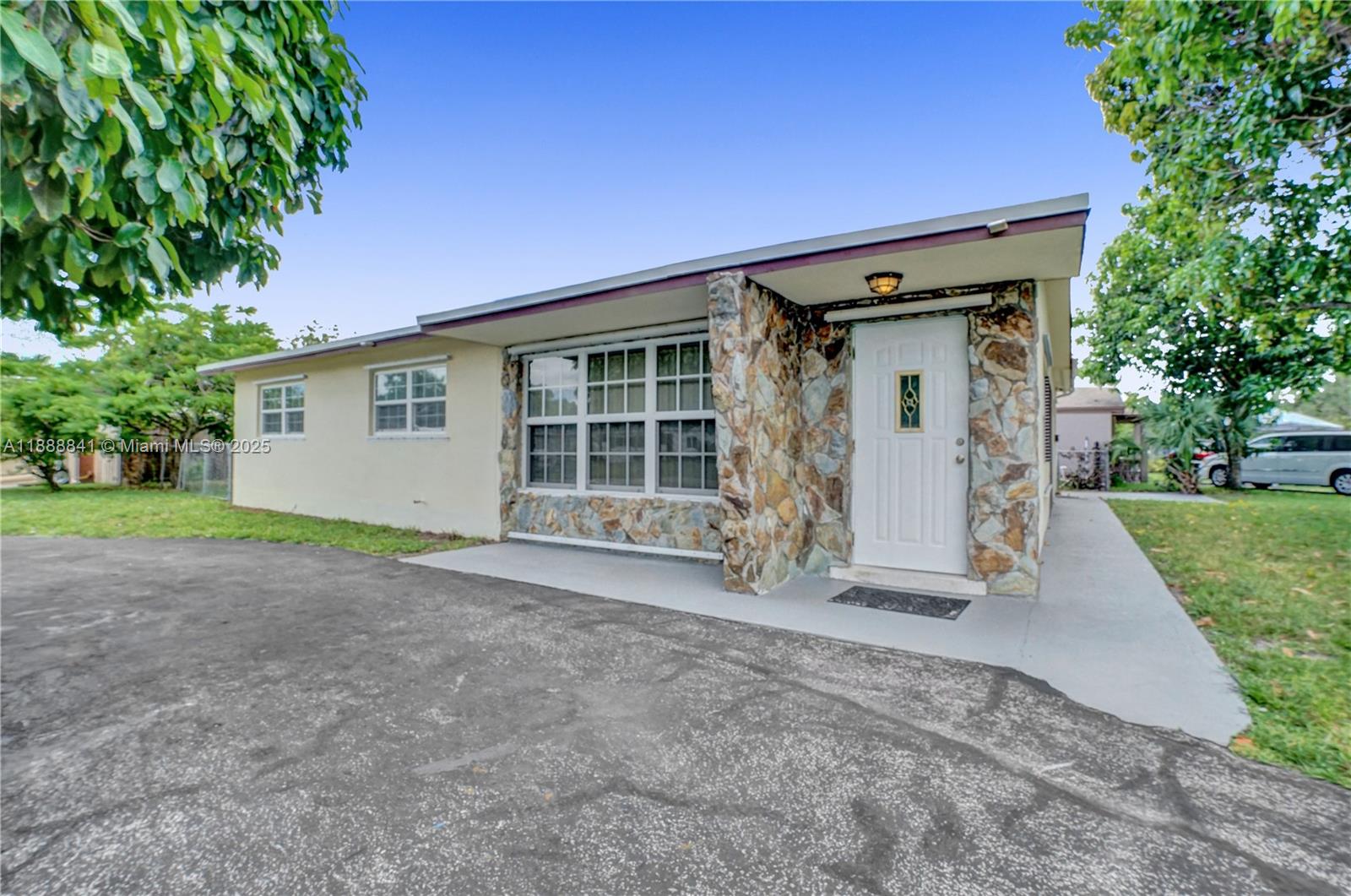 FLEETWOOD MANOR 1ST ADD - Residential Lease