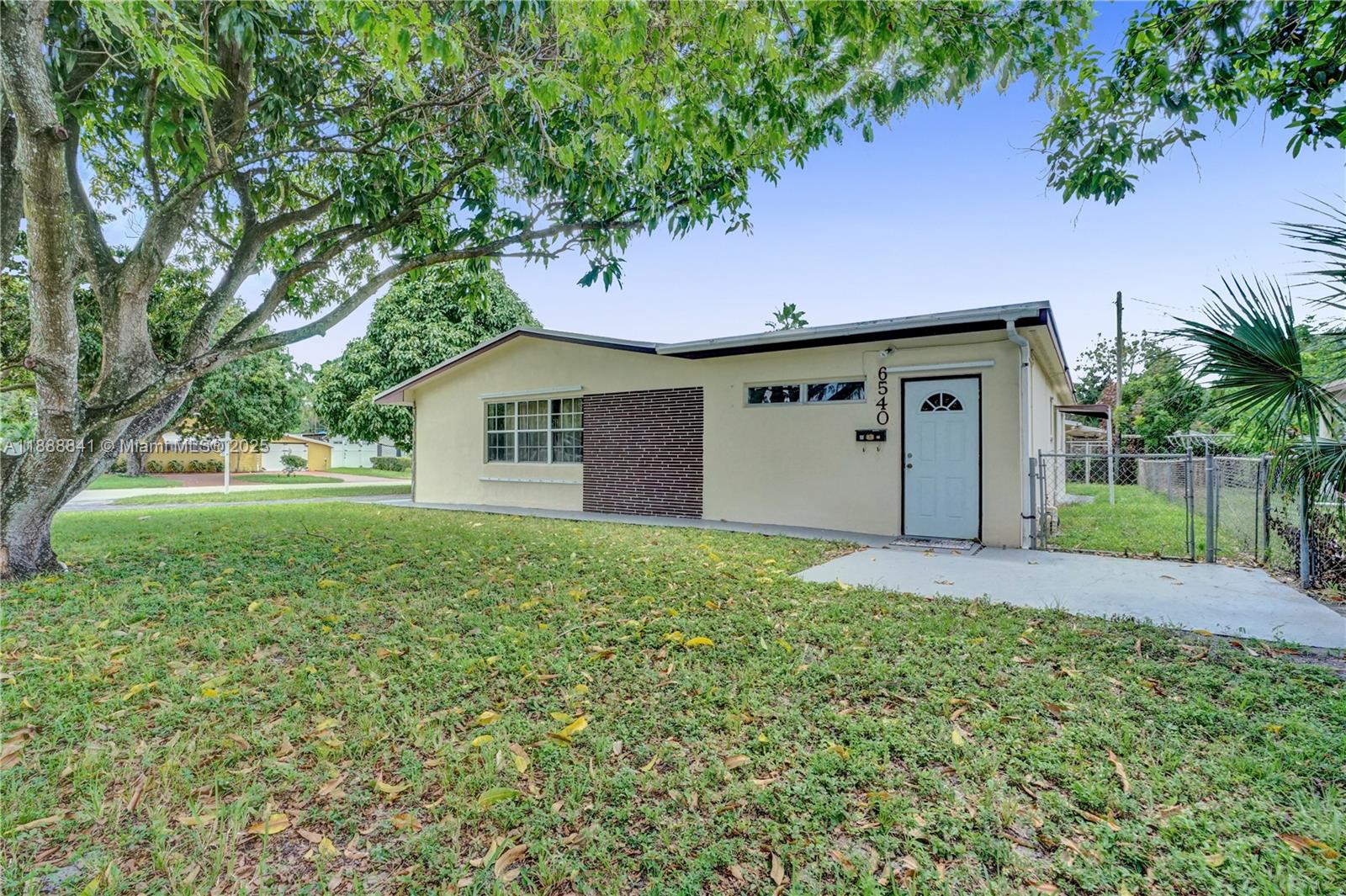 FLEETWOOD MANOR 1ST ADD - Residential Lease