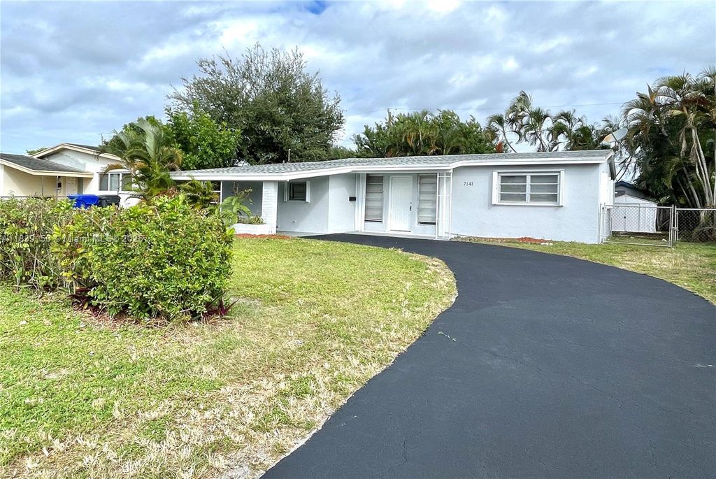 Photo of 7141 Wilson St, Hollywood, FL 33024 (MLS # A11839150)