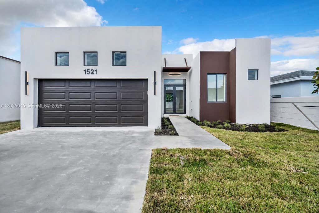 Photo of 1521 SW 40th Ter, Fort Lauderdale, FL 33317 (MLS # A12026016)