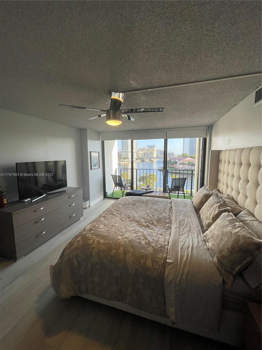 200 LESLIE CONDO - Residential