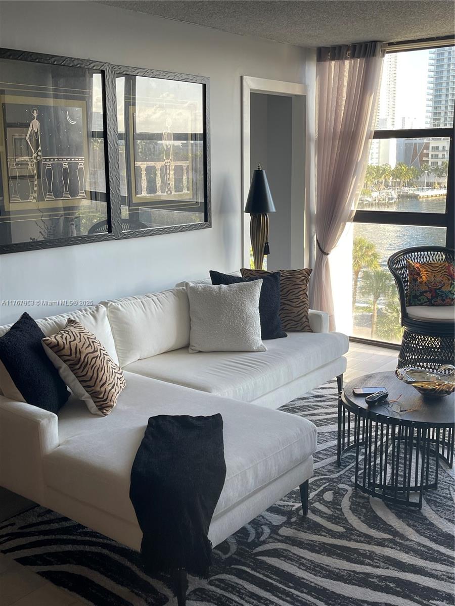 200 Leslie Dr 622