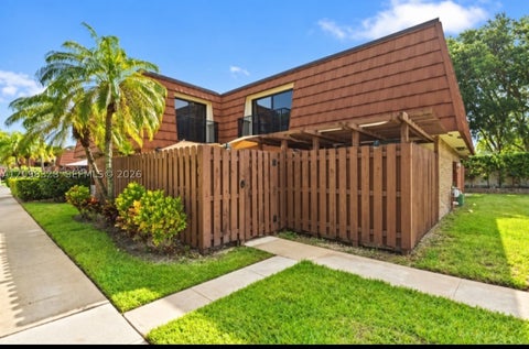 Photo of 806 SW 119th Way, Davie, FL 33325 (MLS # A12098328)