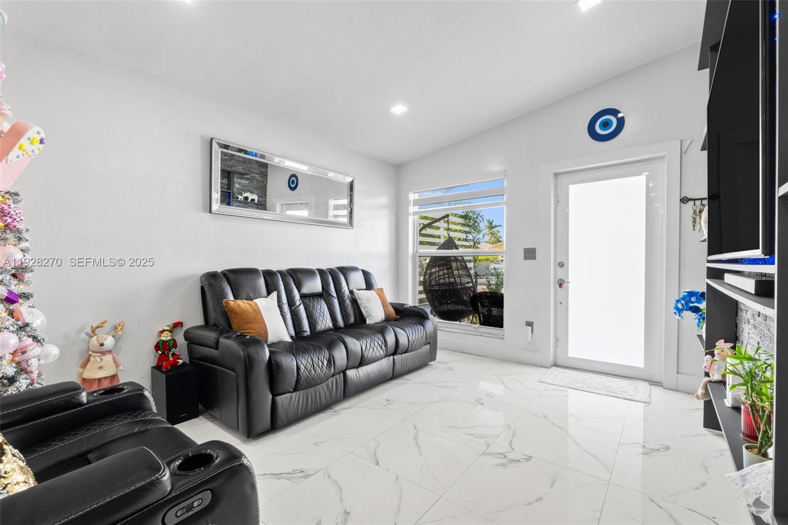 LONDON ESTATES 1ST ADDN - Residential