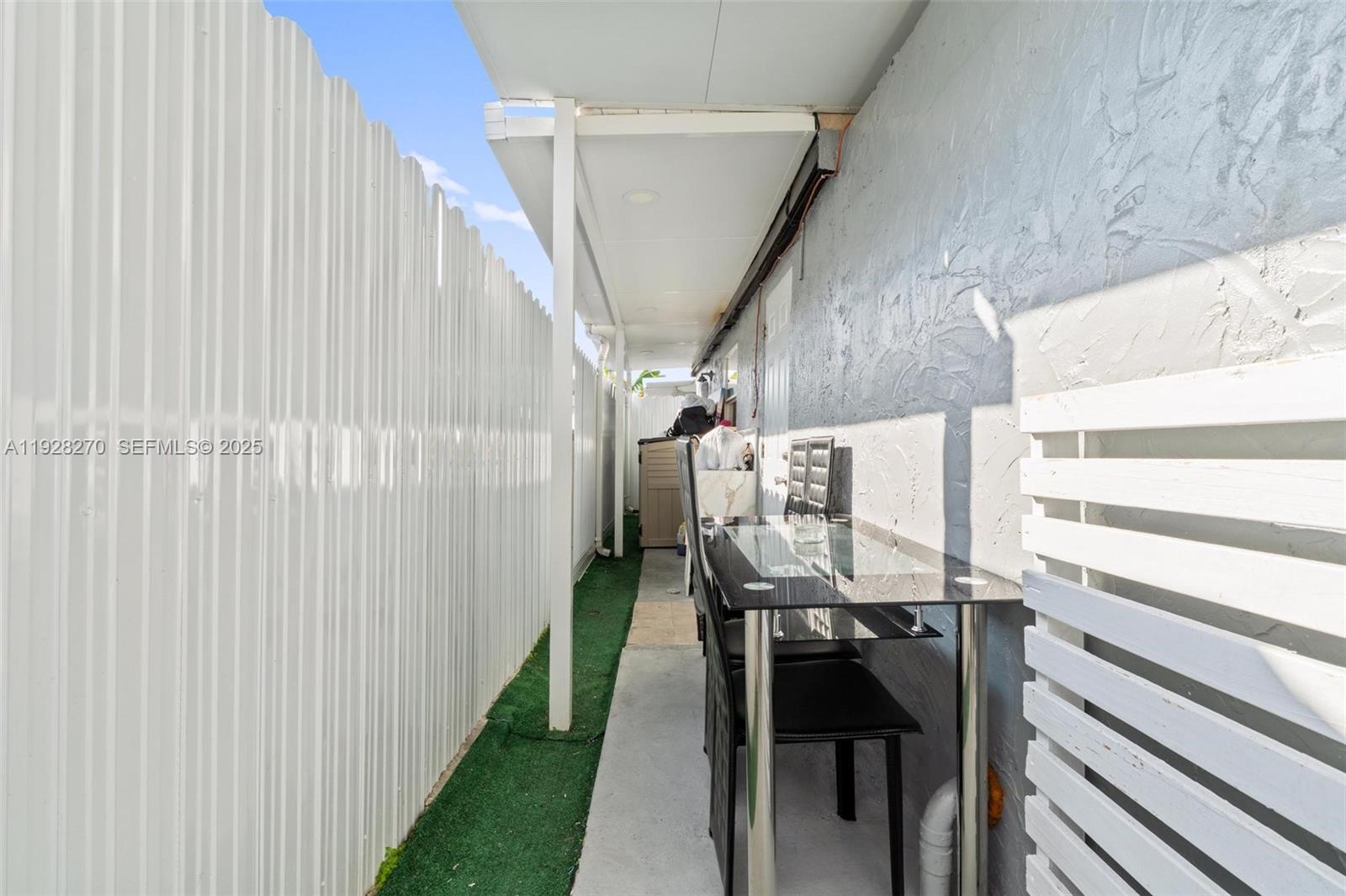 LONDON ESTATES 1ST ADDN - Residential