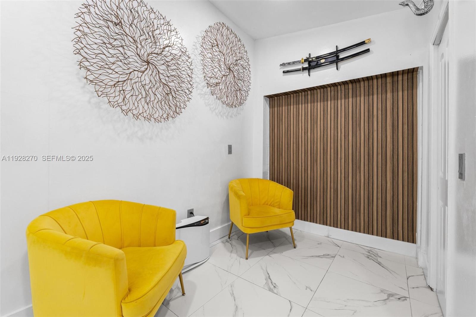 LONDON ESTATES 1ST ADDN - Residential