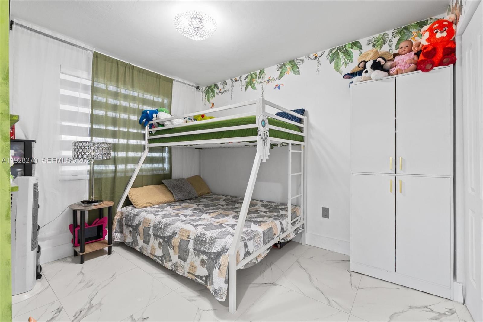 LONDON ESTATES 1ST ADDN - Residential