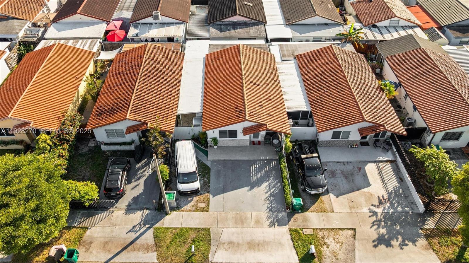 LONDON ESTATES 1ST ADDN - Residential