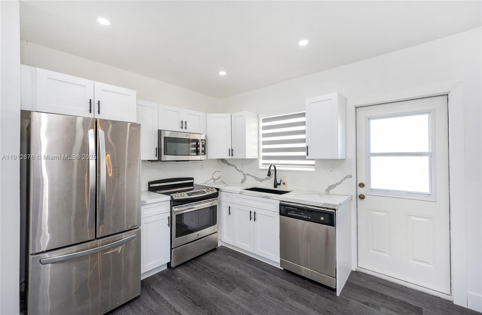 CORAL GROVES - Residential Lease