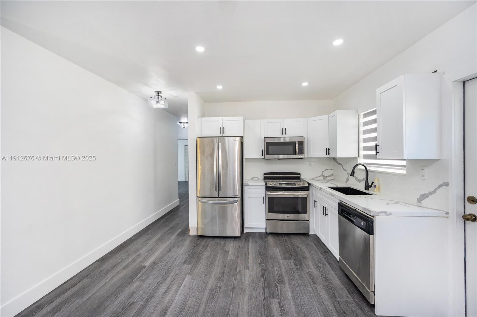 CORAL GROVES - Residential Lease