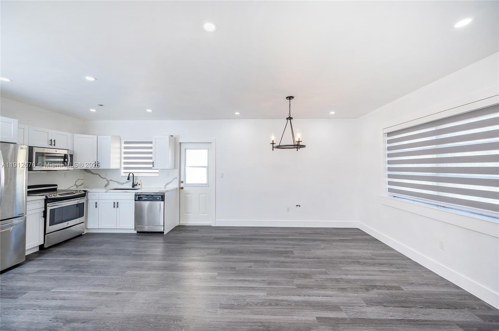 CORAL GROVES - Residential Lease