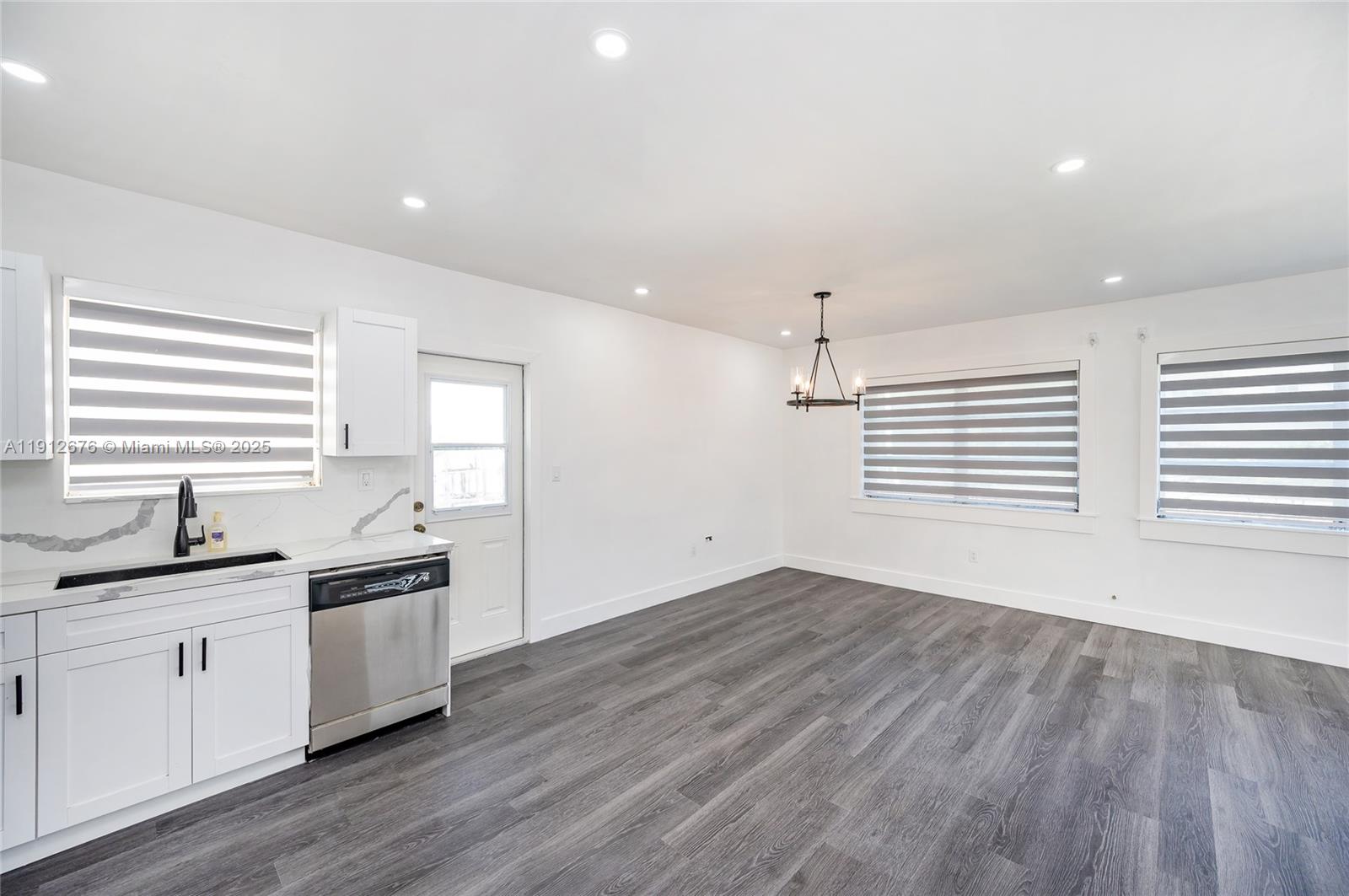 CORAL GROVES - Residential Lease