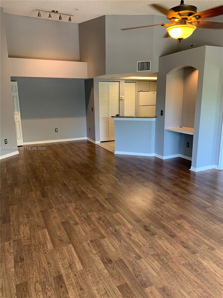 600 N Crestwood Ct N 610