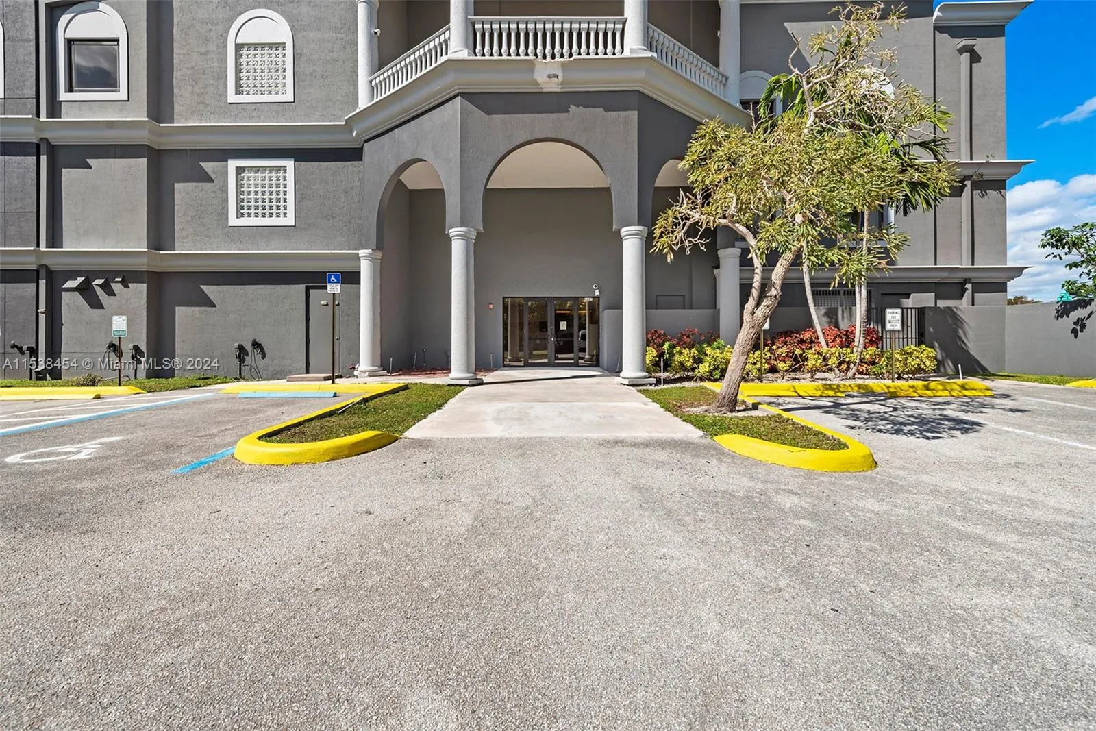 Hollywood, Florida 33020, United States, ,Residential,Active,64196