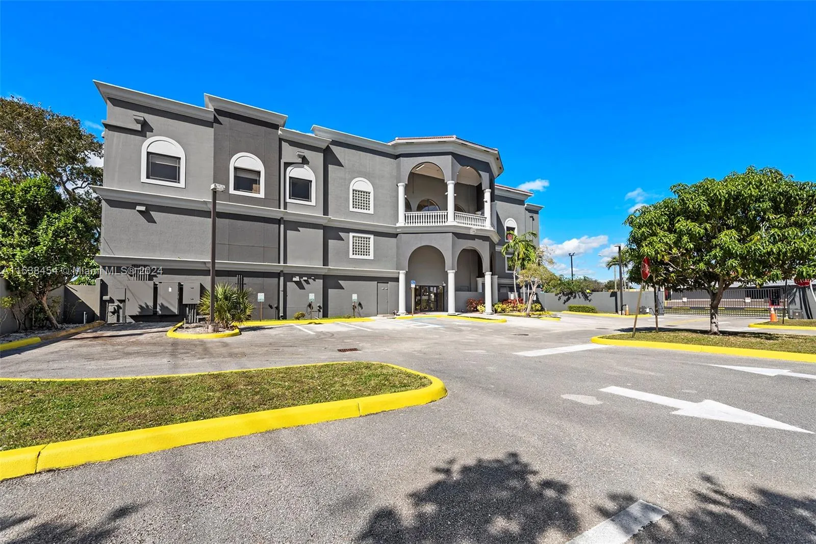 Hollywood, Florida 33020, United States, ,Residential,Active,64196