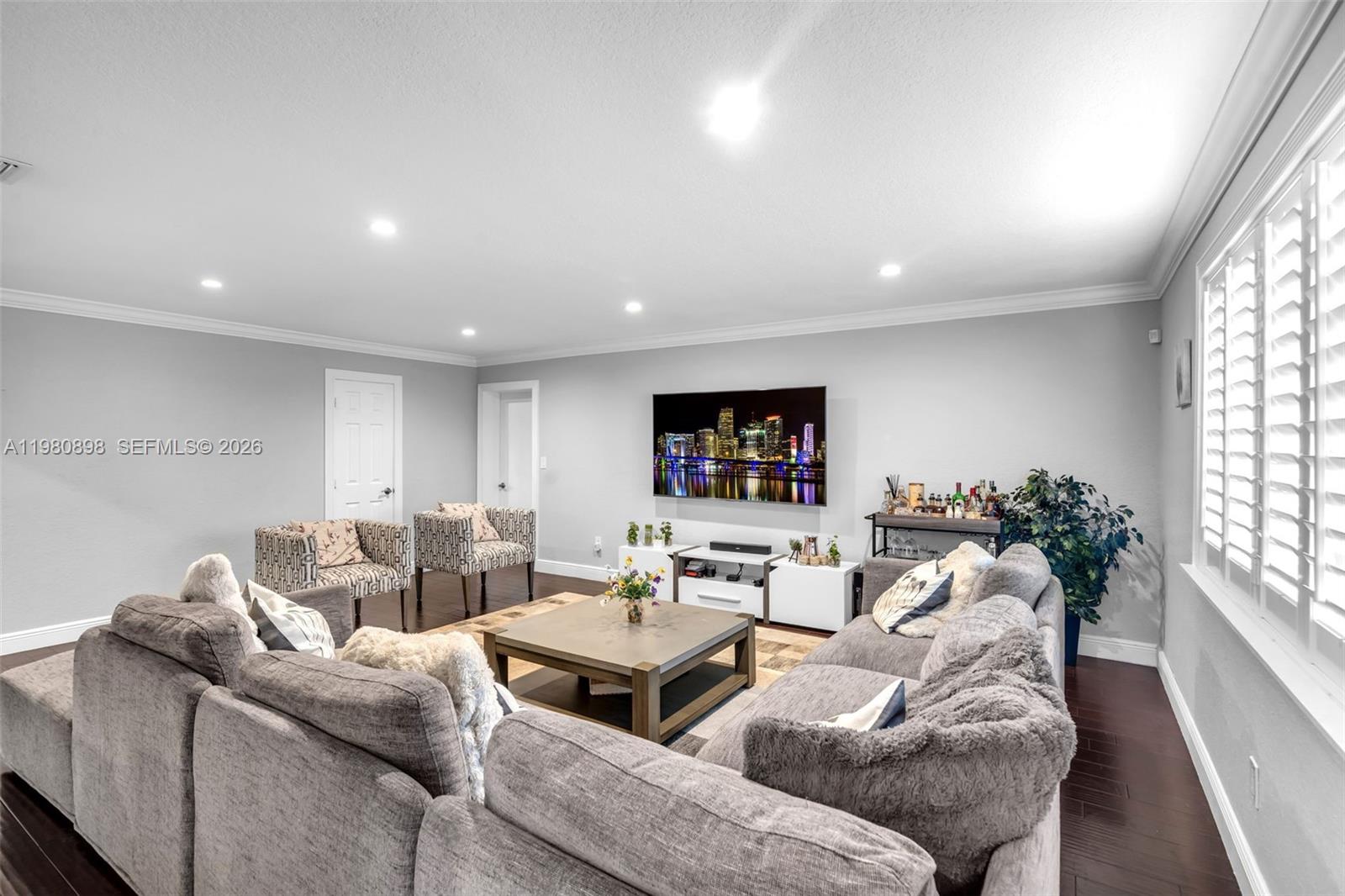 KENDALL POINT - Residential