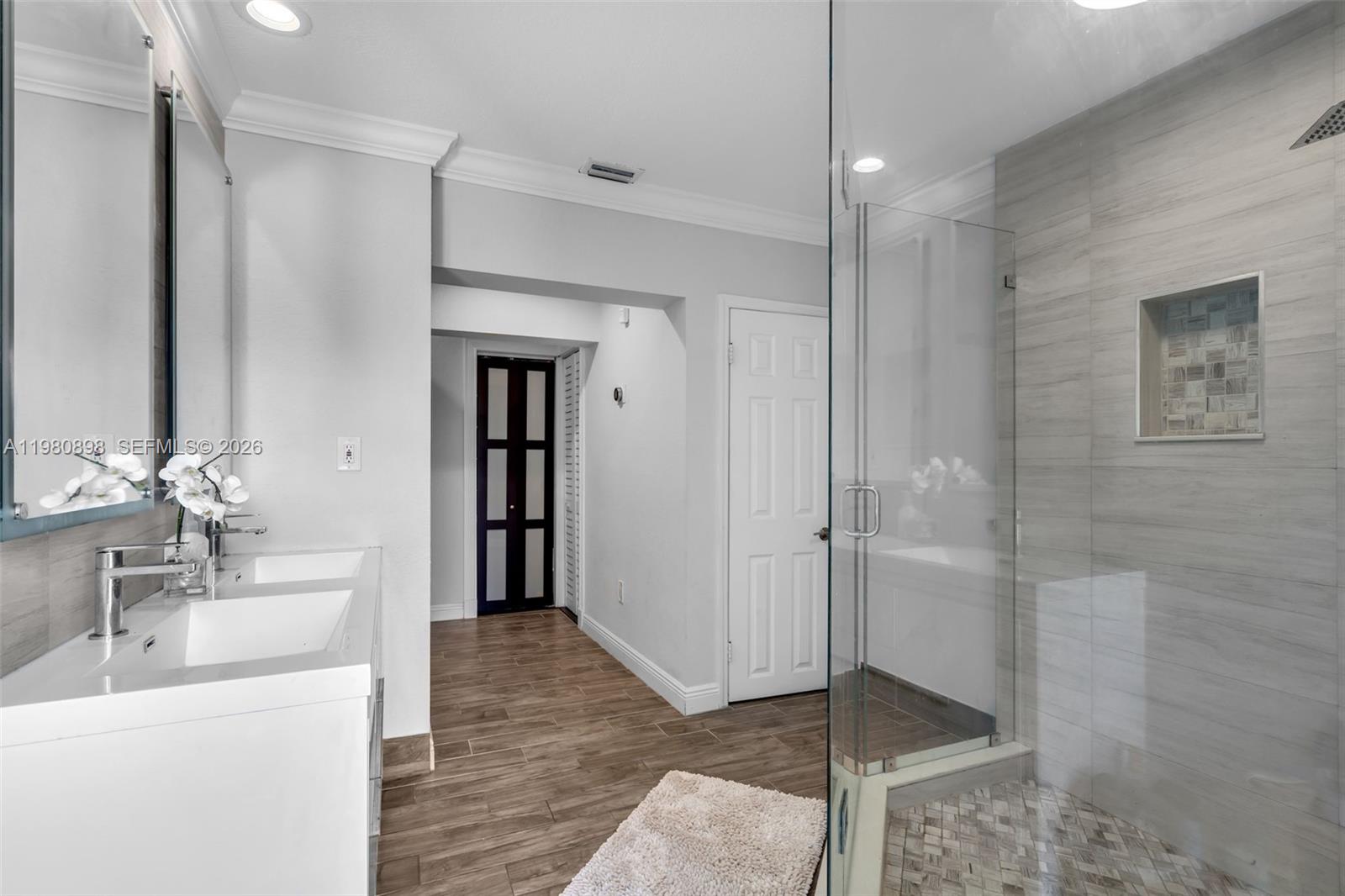 KENDALL POINT - Residential