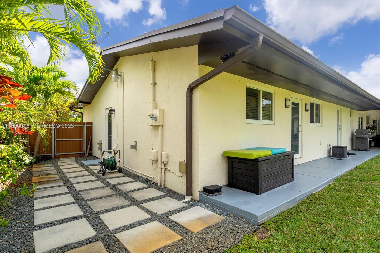 KENDALL POINT - Residential