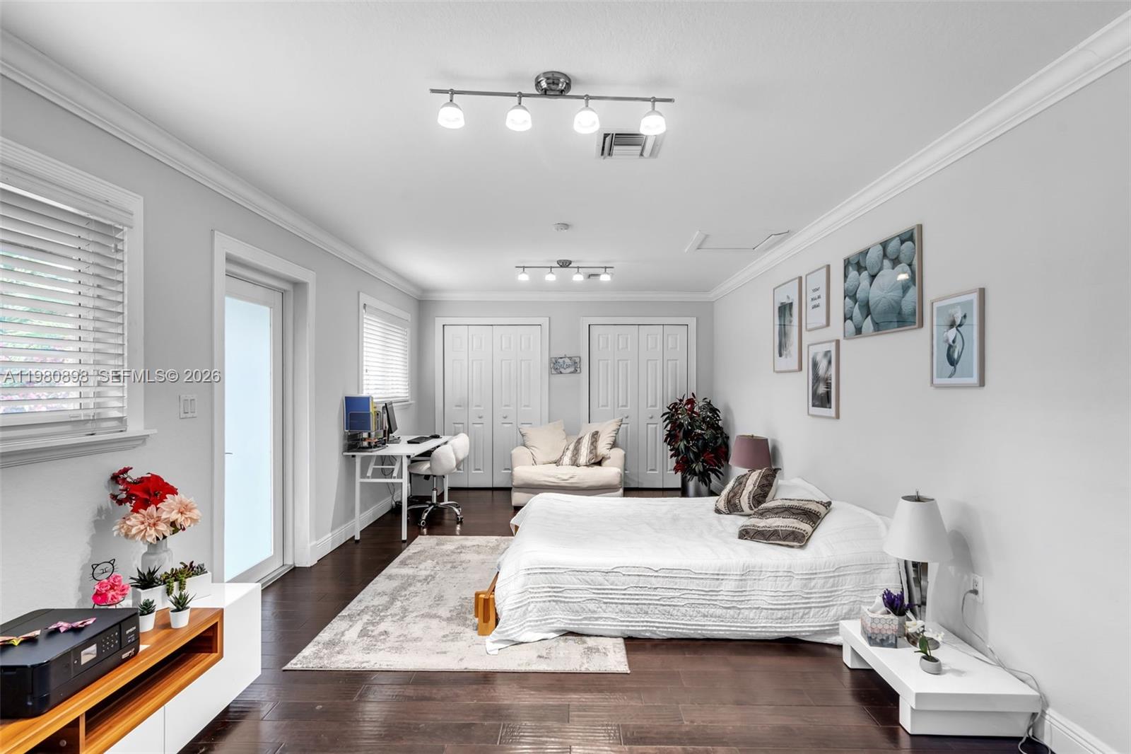 KENDALL POINT - Residential