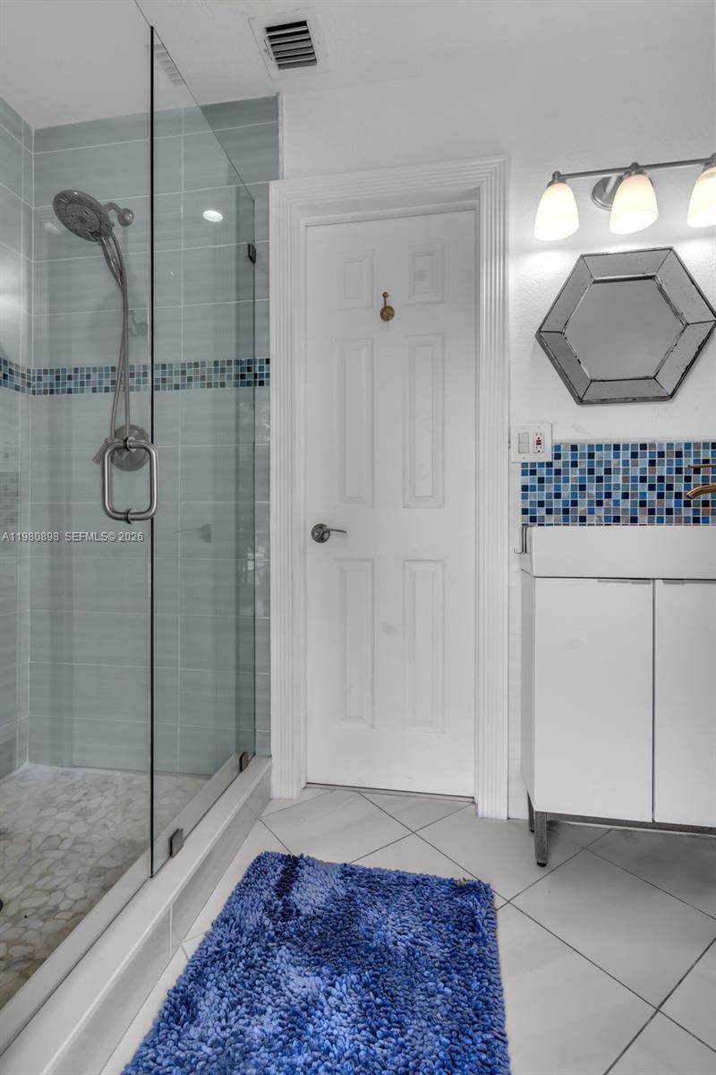 KENDALL POINT - Residential