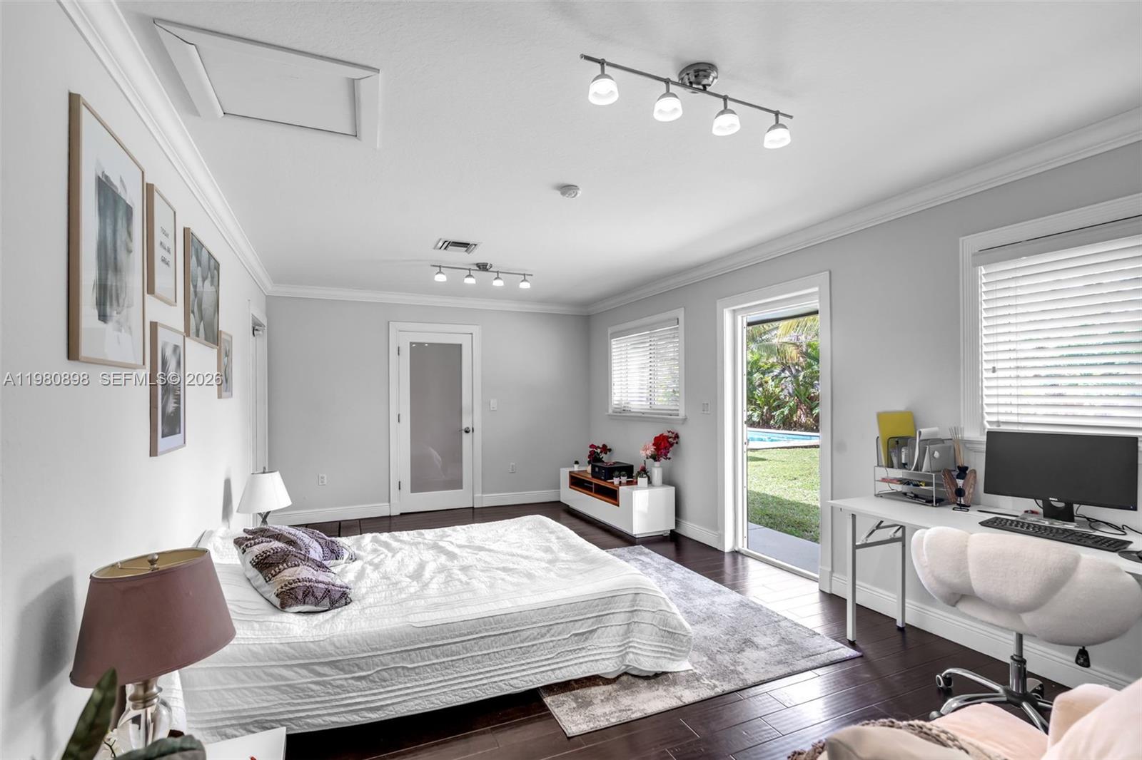 KENDALL POINT - Residential