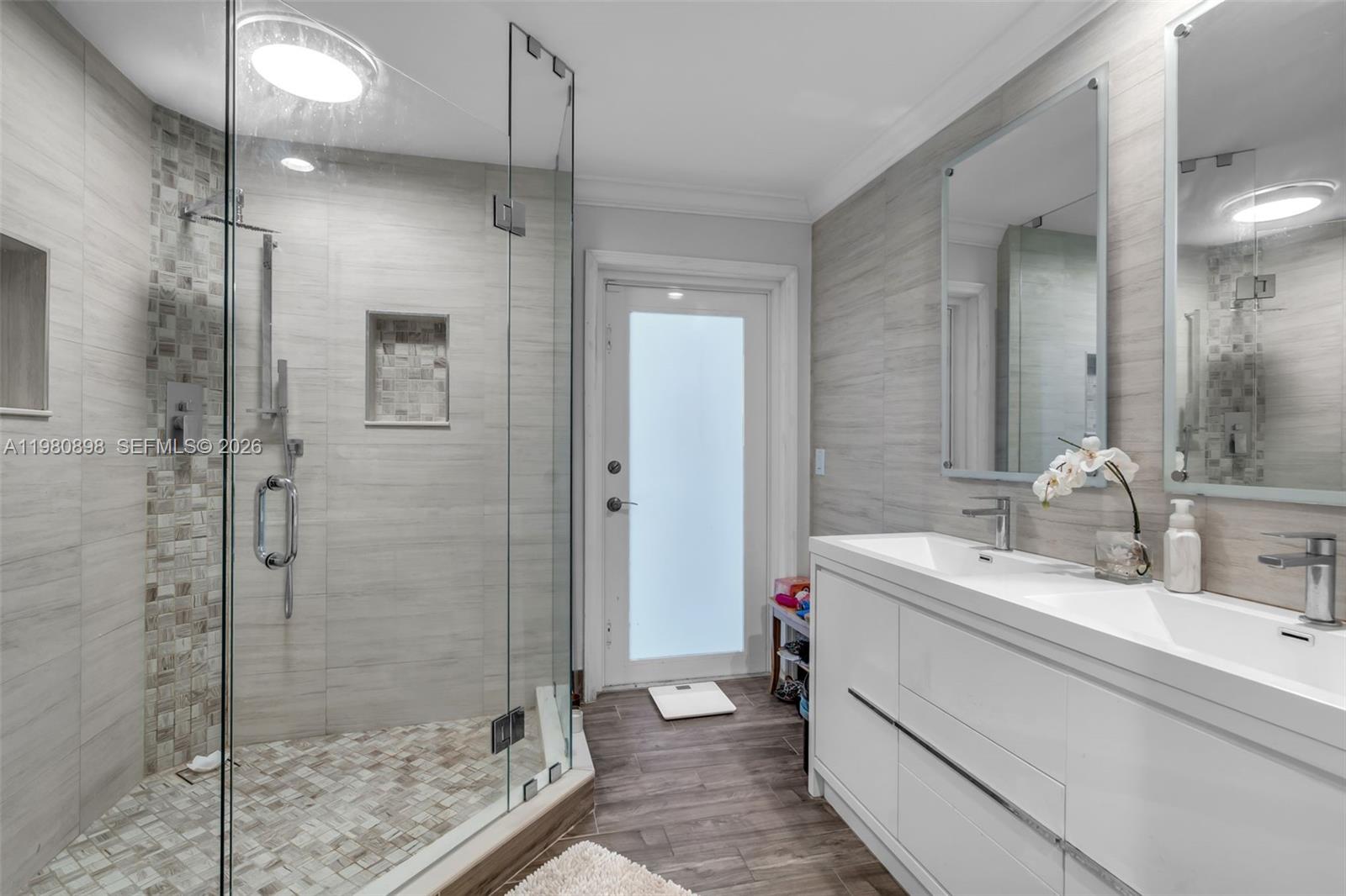 KENDALL POINT - Residential