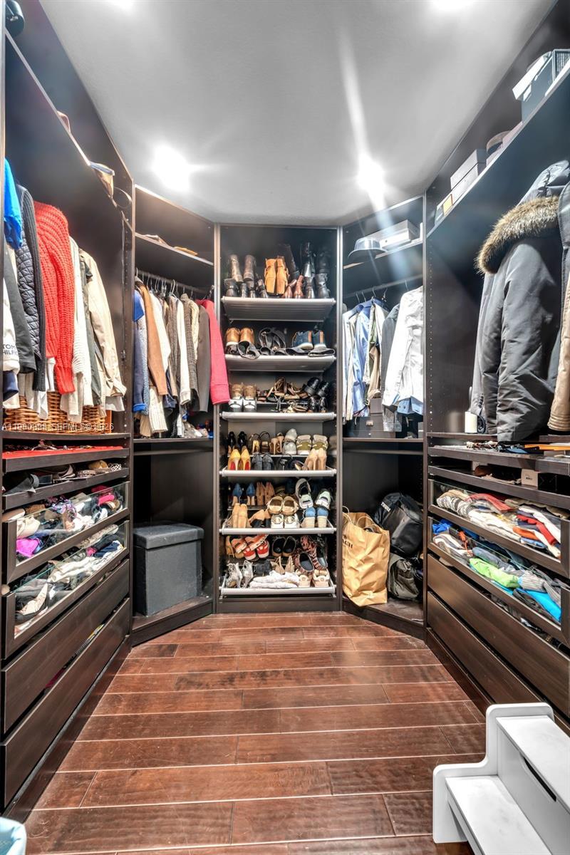 KENDALL POINT - Residential