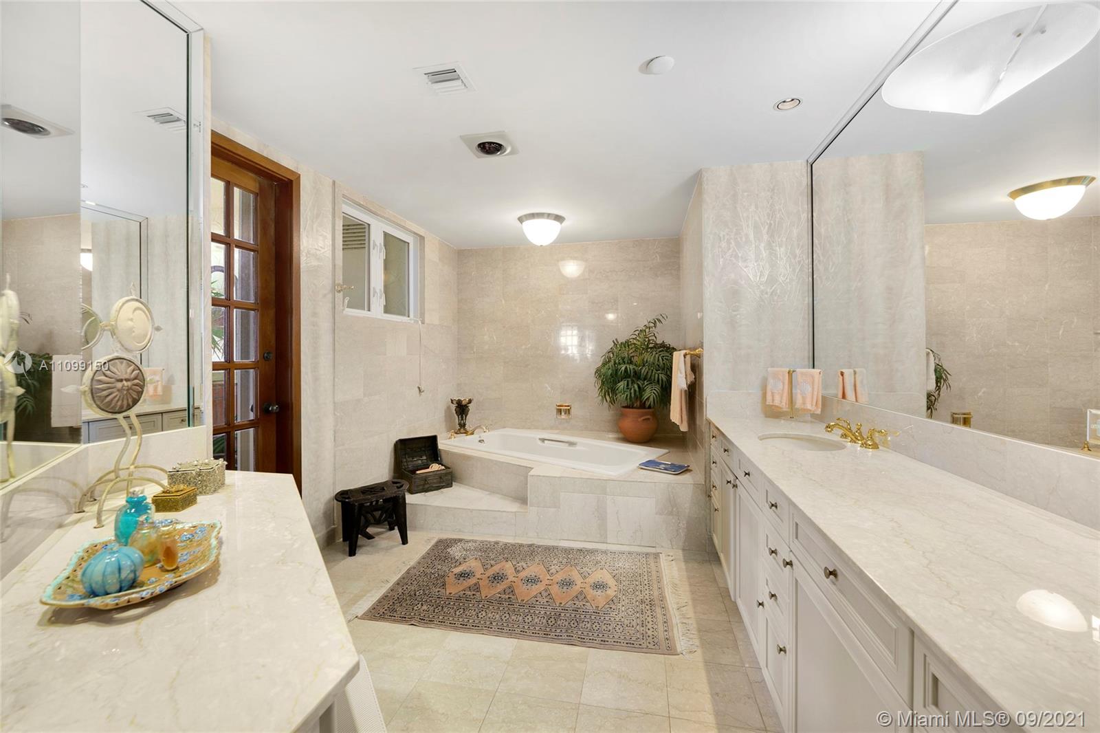 OCEANSIDE FISHER ISL COND - Residential