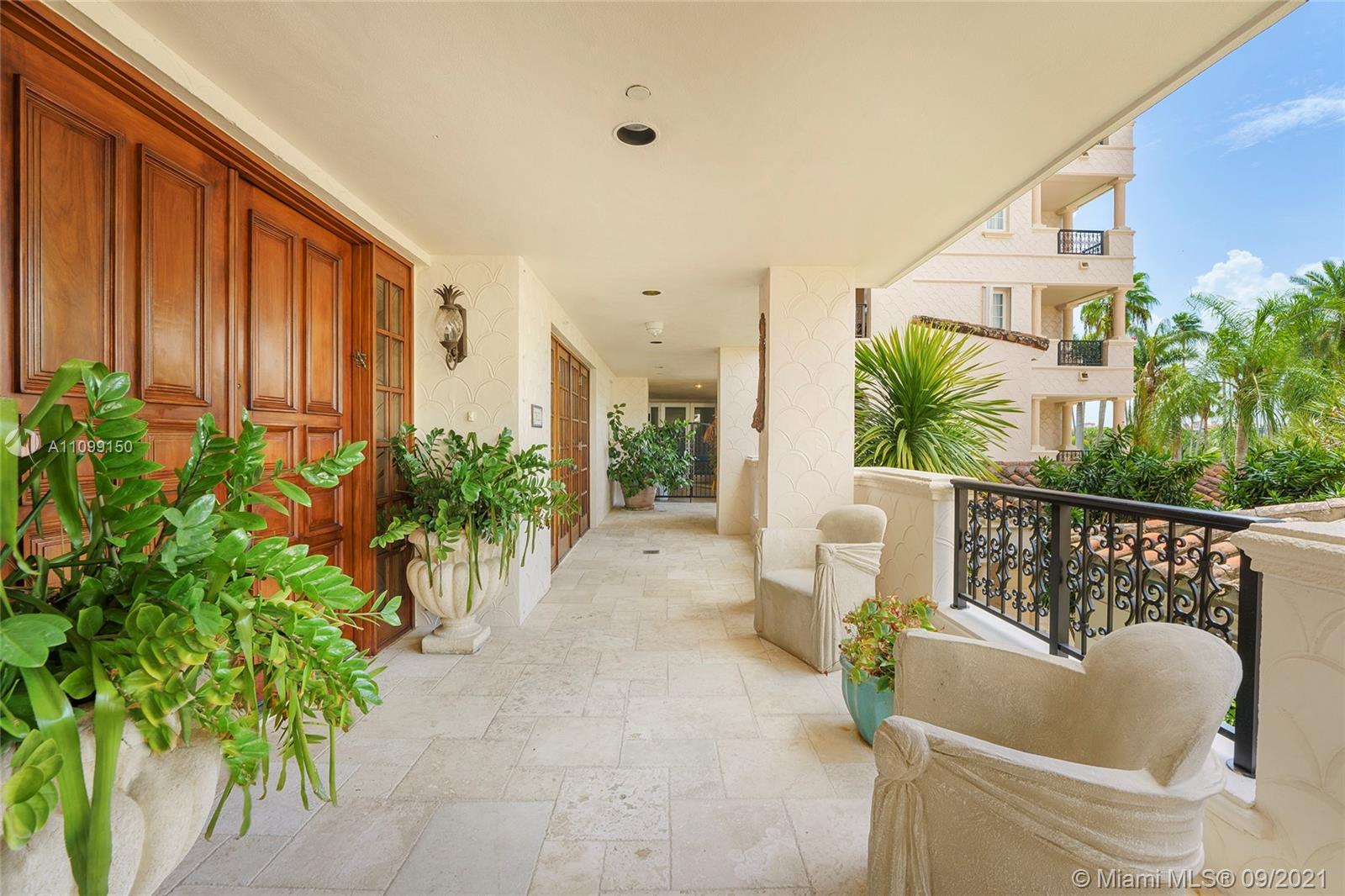 OCEANSIDE FISHER ISL COND - Residential