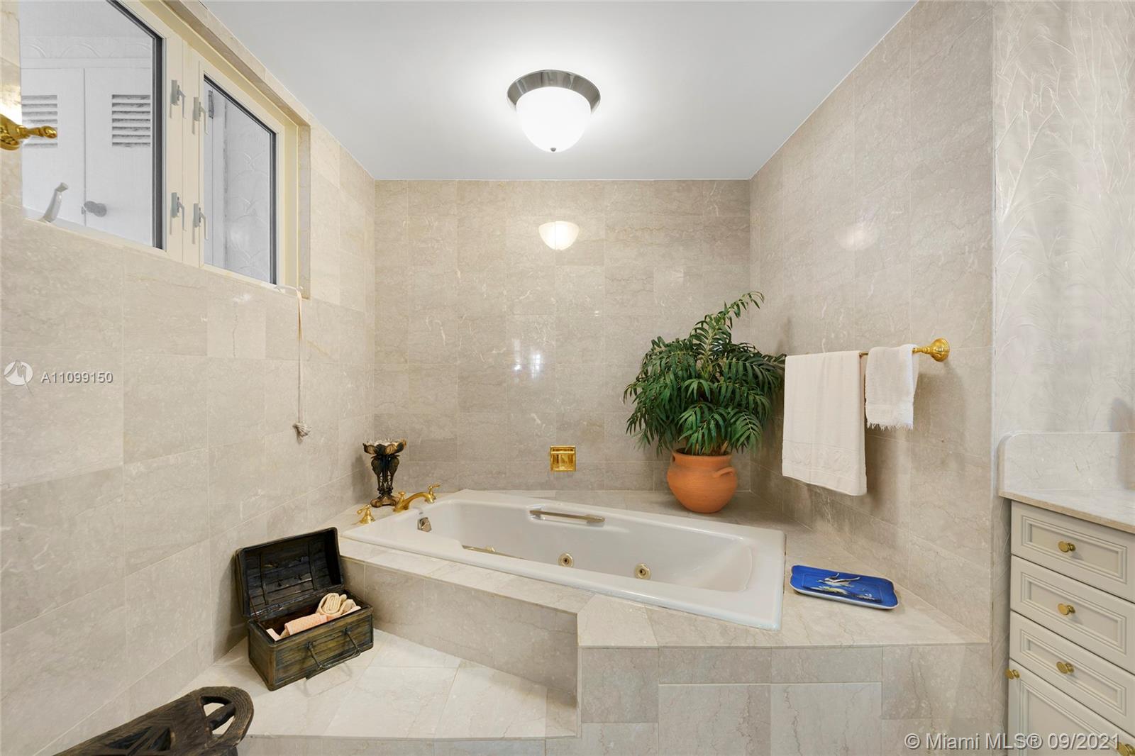 OCEANSIDE FISHER ISL COND - Residential