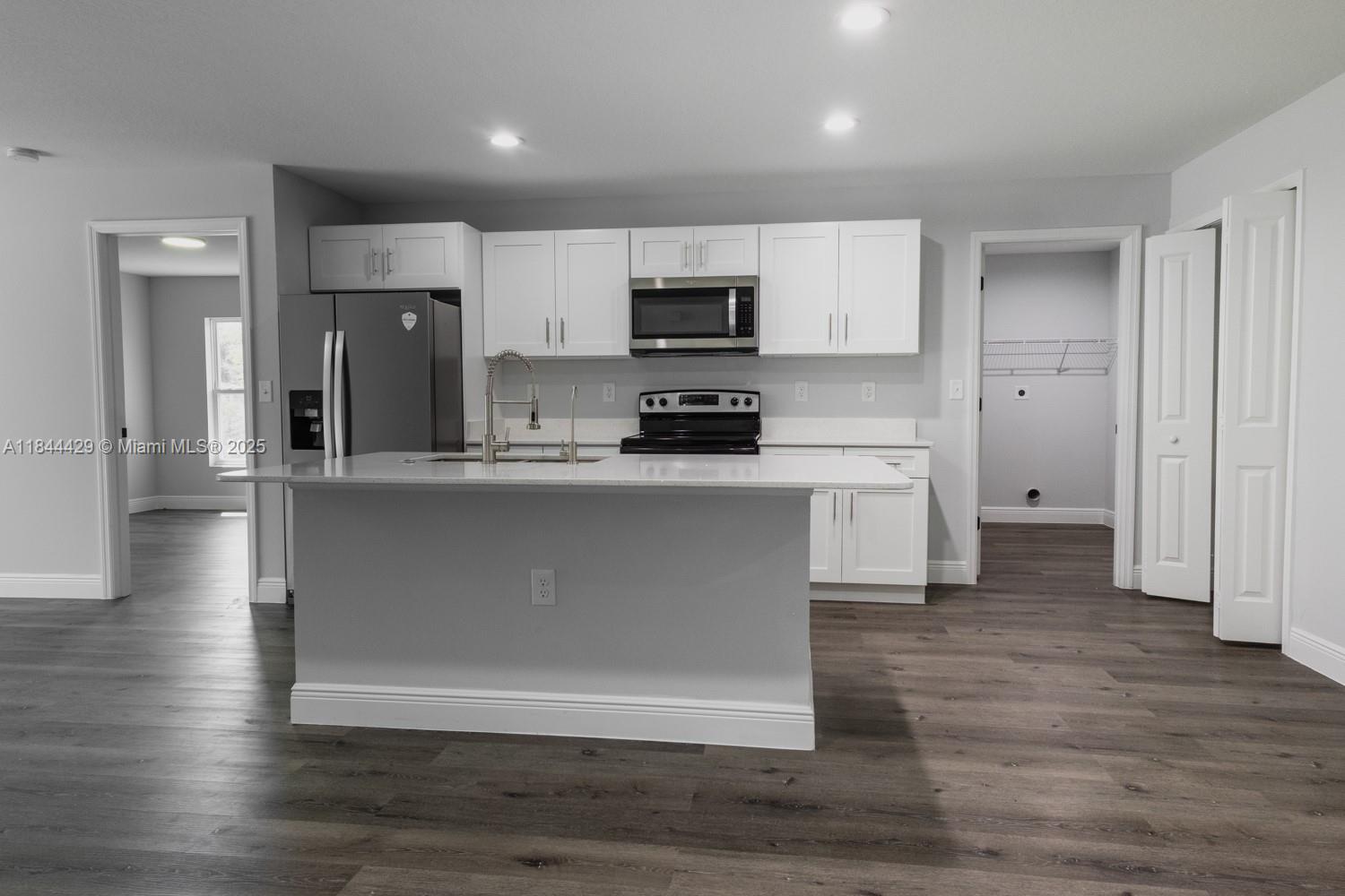 SILVER SPRINGS SHORE - Residential