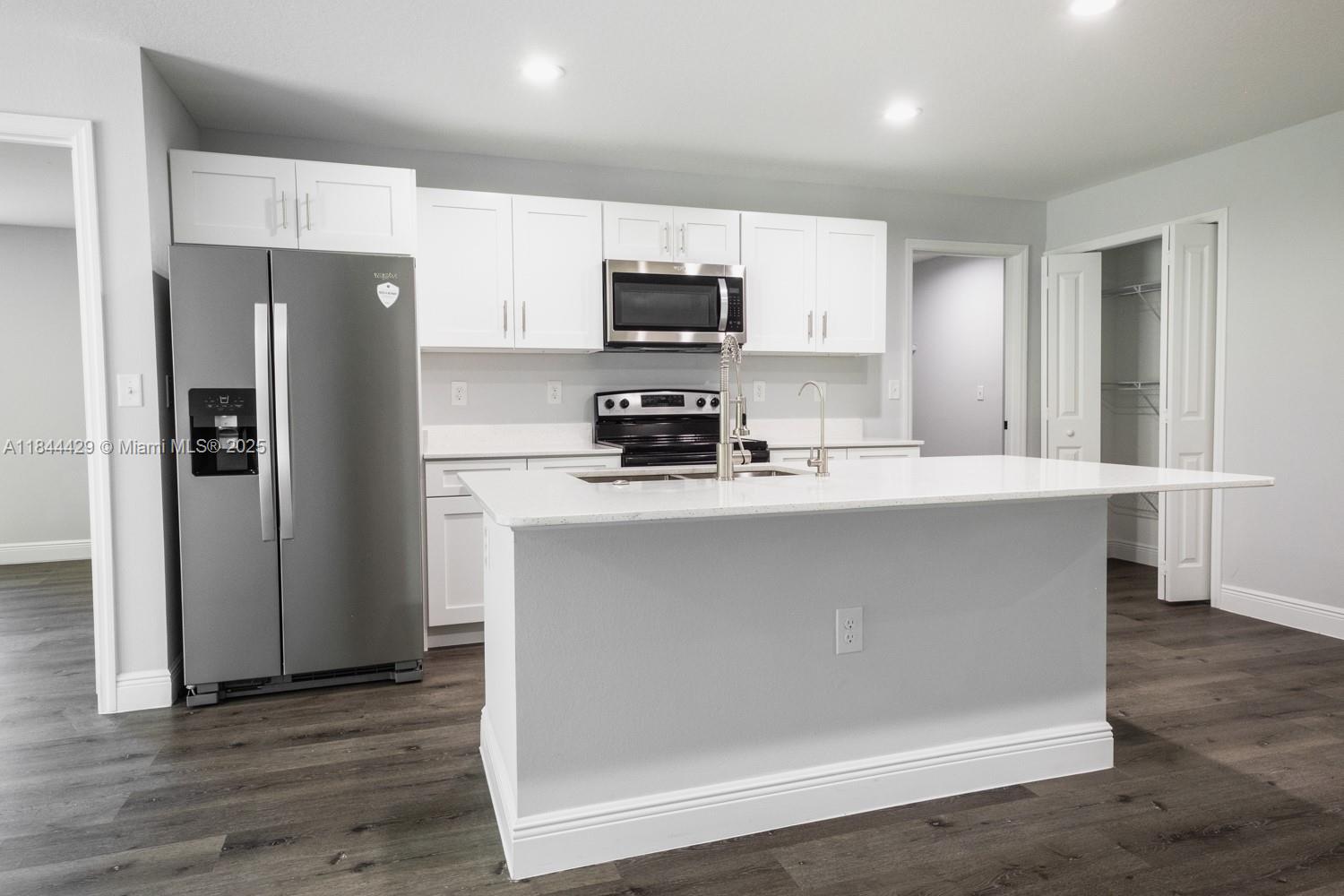 SILVER SPRINGS SHORE - Residential
