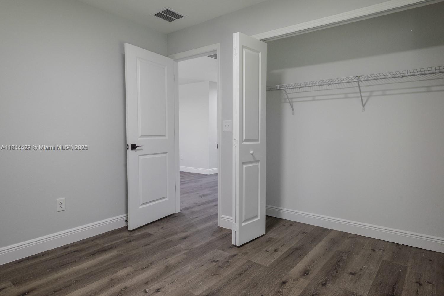 SILVER SPRINGS SHORE - Residential