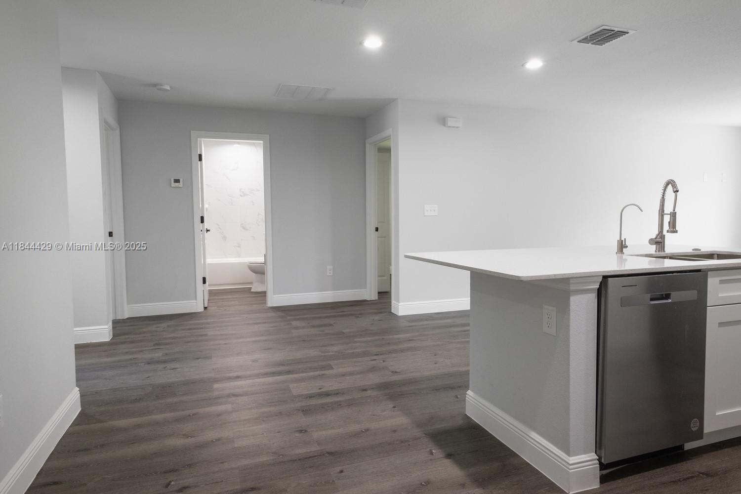SILVER SPRINGS SHORE - Residential