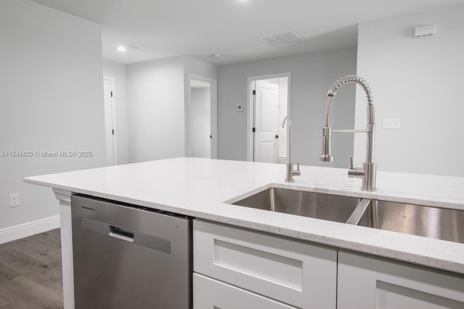 SILVER SPRINGS SHORE - Residential