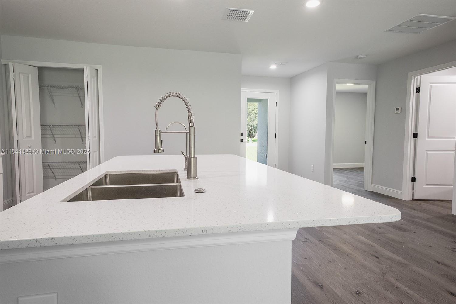 SILVER SPRINGS SHORE - Residential