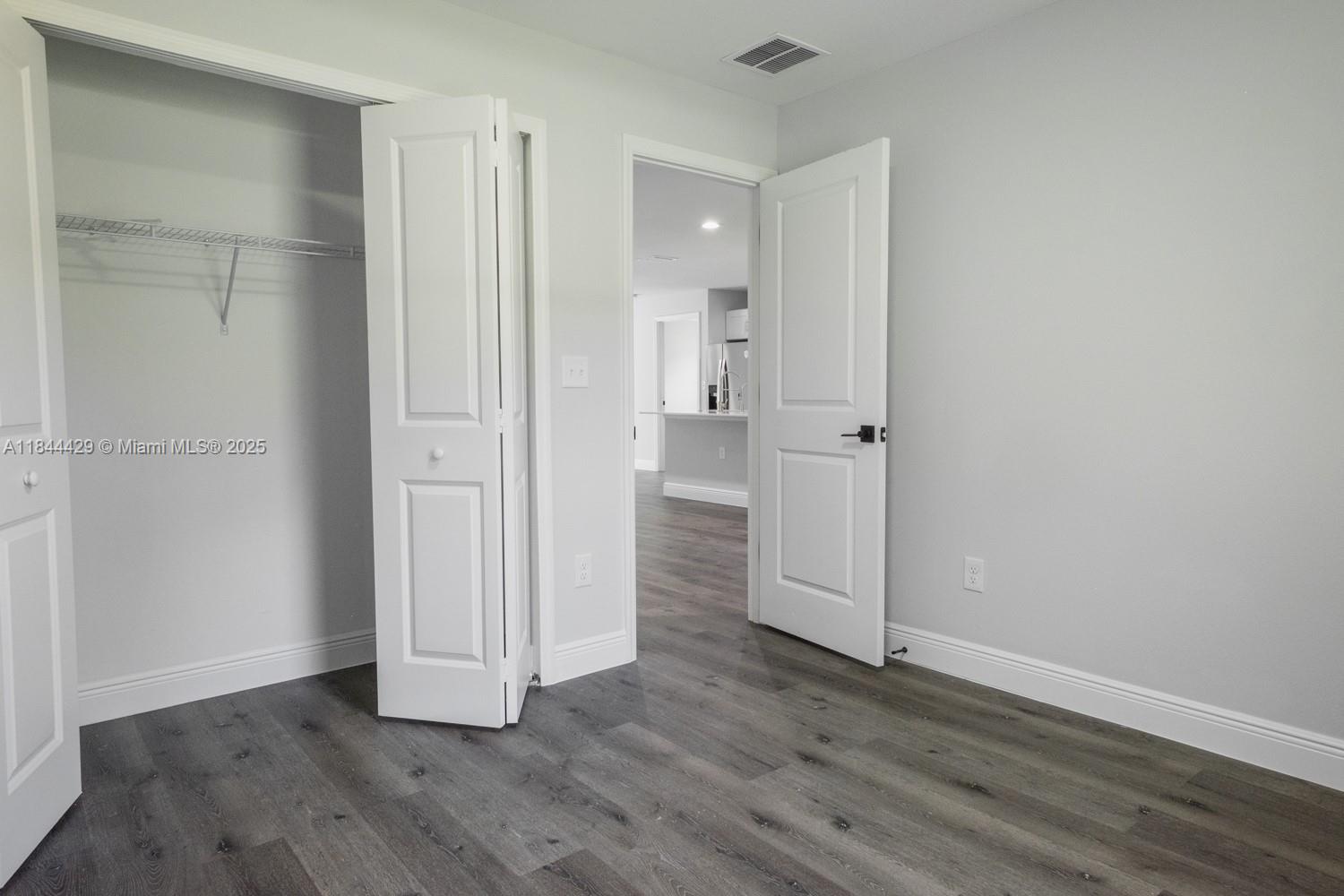 SILVER SPRINGS SHORE - Residential