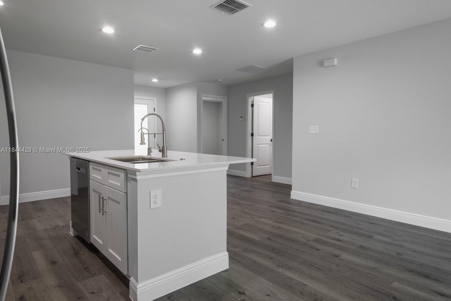 SILVER SPRINGS SHORE - Residential