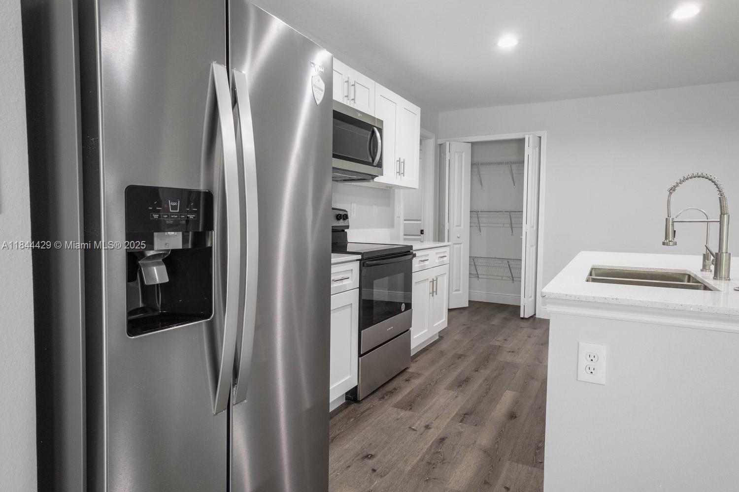 SILVER SPRINGS SHORE - Residential