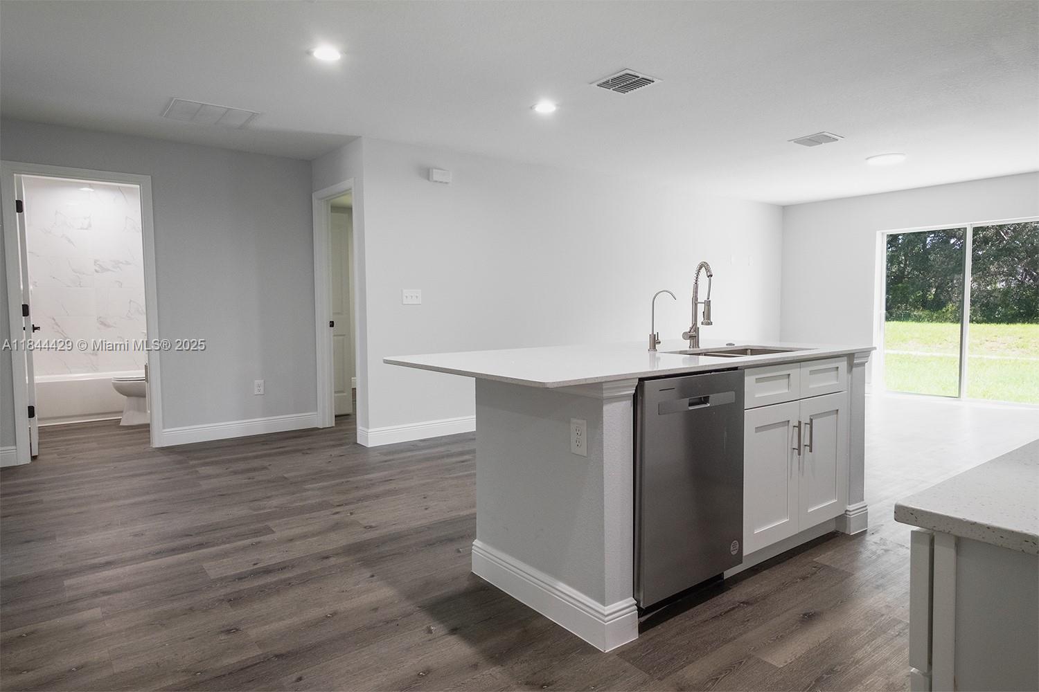 SILVER SPRINGS SHORE - Residential