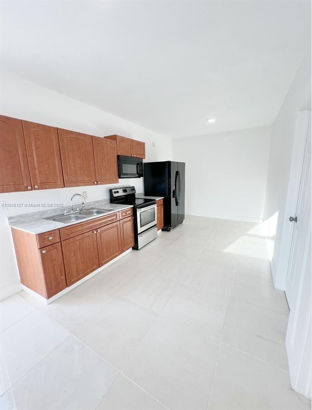 Photo of 711 E Melrose Cir #2, Fort Lauderdale, FL 33312 (MLS # A11848127)