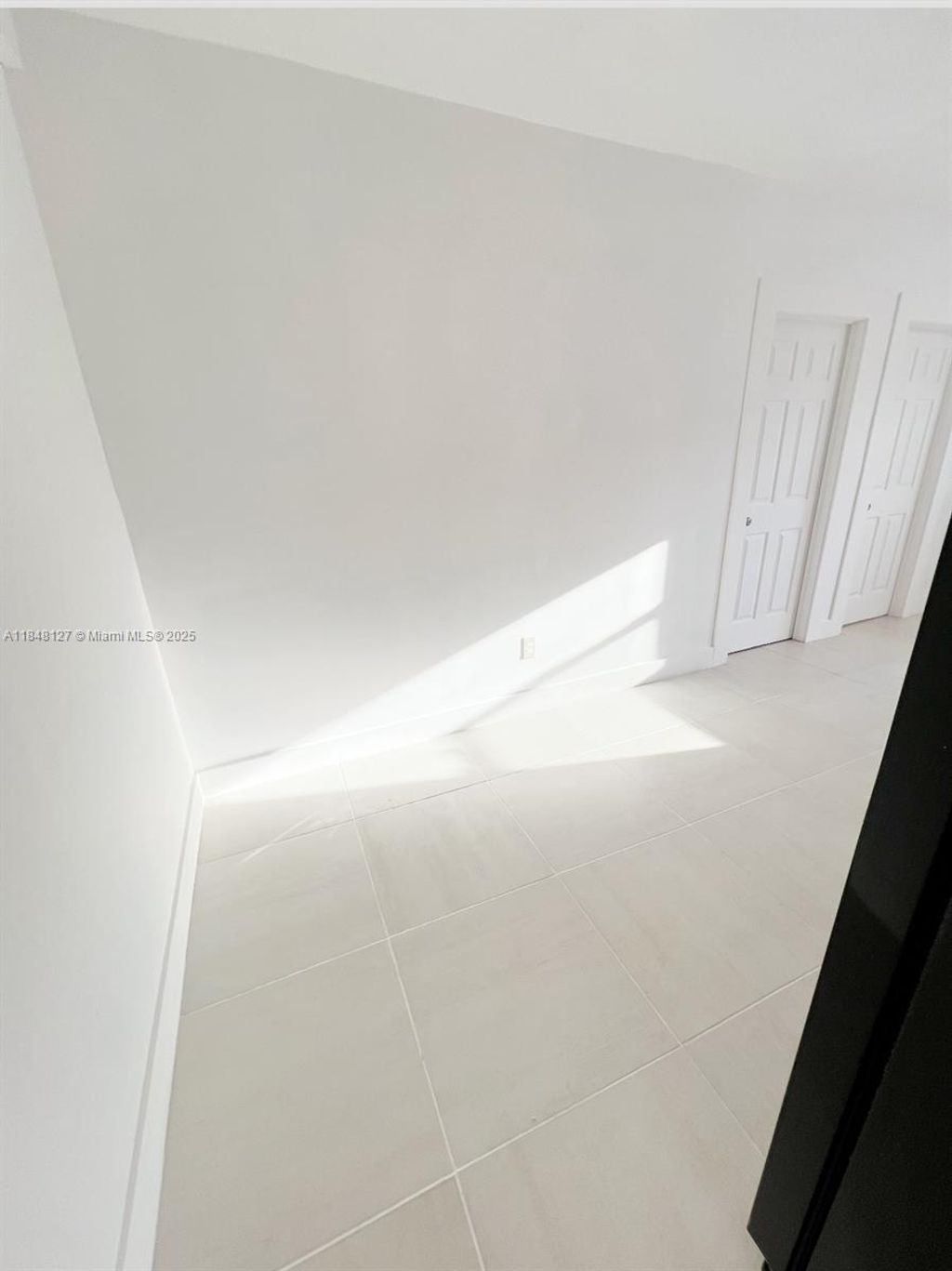 Photo of 711 E Melrose Cir #2, Fort Lauderdale, FL 33312 (MLS # A11848127)