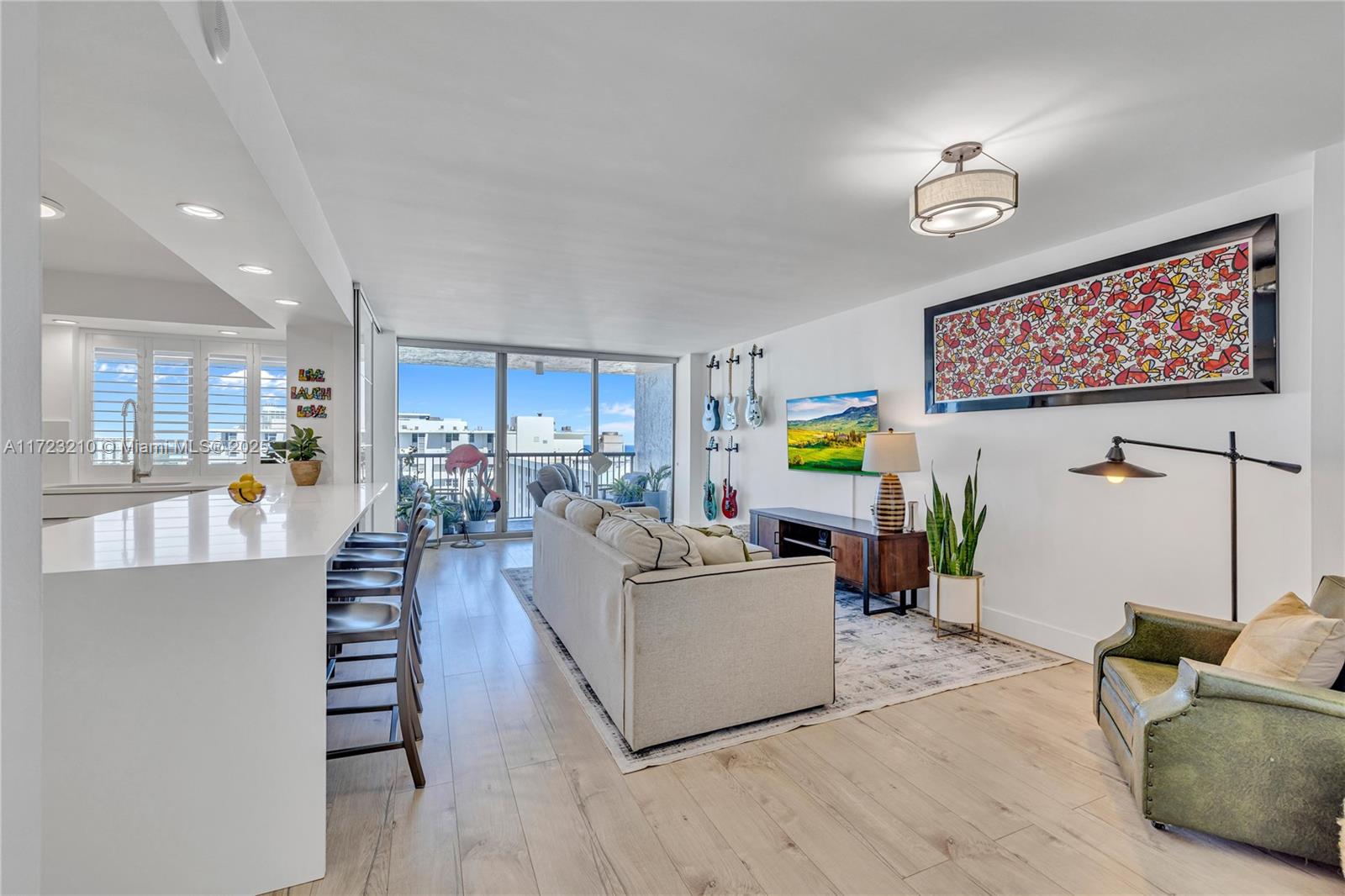 Property for Sale at 2655 Collins Ave 2005, Miami Beach, Miami-Dade County, Florida - Bedrooms: 1 
Bathrooms: 2  - $700,000