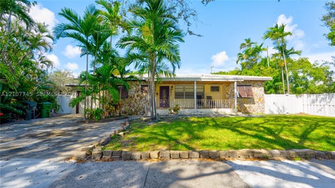 Photo of 901 NE 8th St, Hallandale Beach, FL 33009 (MLS # A12107745)